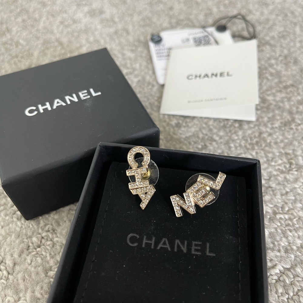 🚫SOLD! CHANEL Signature Logo Earrings Gold